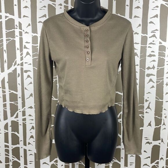 Cropped Thermal Half Button Top Junior's L - Picture 1 of 7